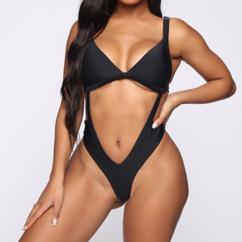 ✨NWOT✨ FASHION NOVA Black one piece swimsuit